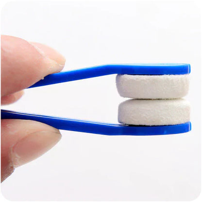 2-in-1 Microfibre Lens Cleaner – product detail image 2 at Ozoric