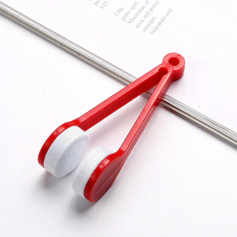 2-in-1 Microfibre Lens Cleaner – product detail image 6 at Ozoric