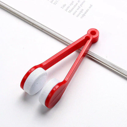 2-in-1 Microfibre Lens Cleaner – product detail image 6 at Ozoric