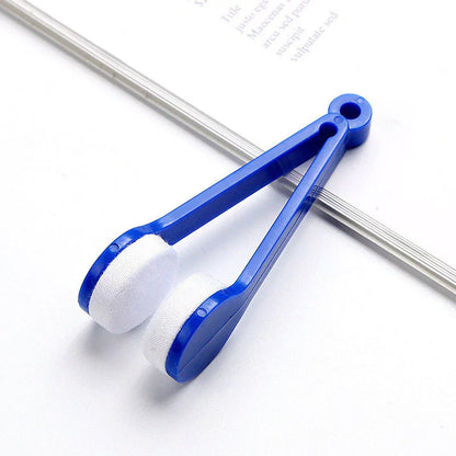 2-in-1 Microfibre Lens Cleaner – product detail image 4 at Ozoric