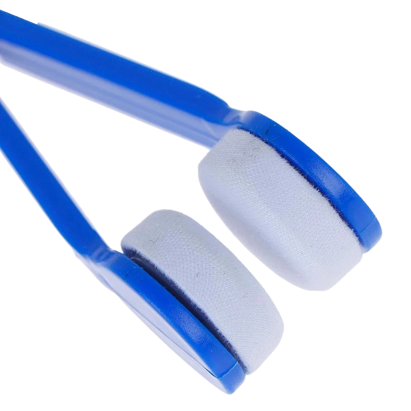 2-in-1 Microfibre Lens Cleaner – product detail image 3 at Ozoric