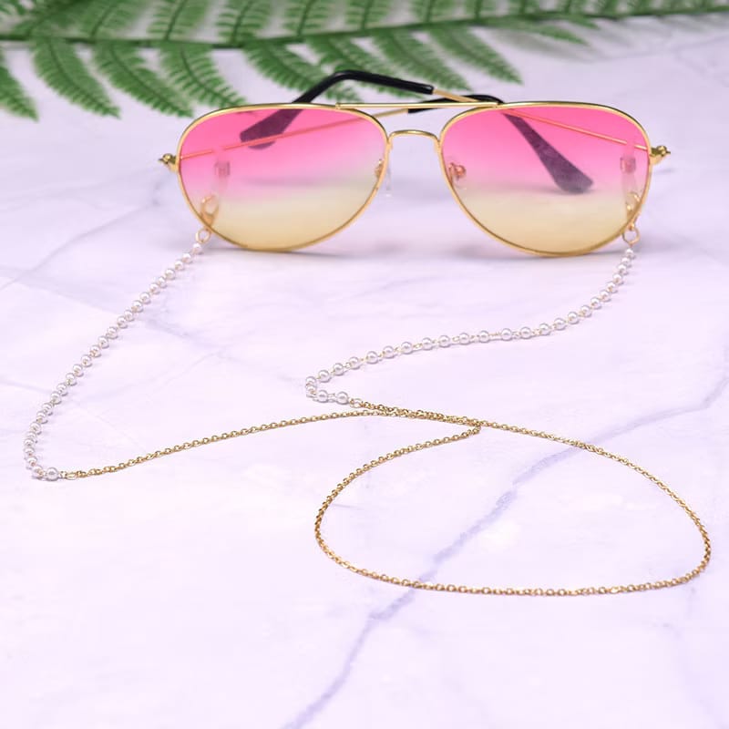 Luxe Pearl Chain – Elegant Eyewear Accessory – product detail image 3 at Ozoric